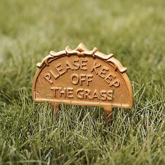 Please Keep Off the Grass Sign - Picture 3 of 4